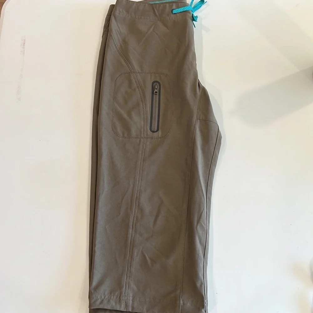 The North Face - size 6, brown capris - Picture 4 of 9